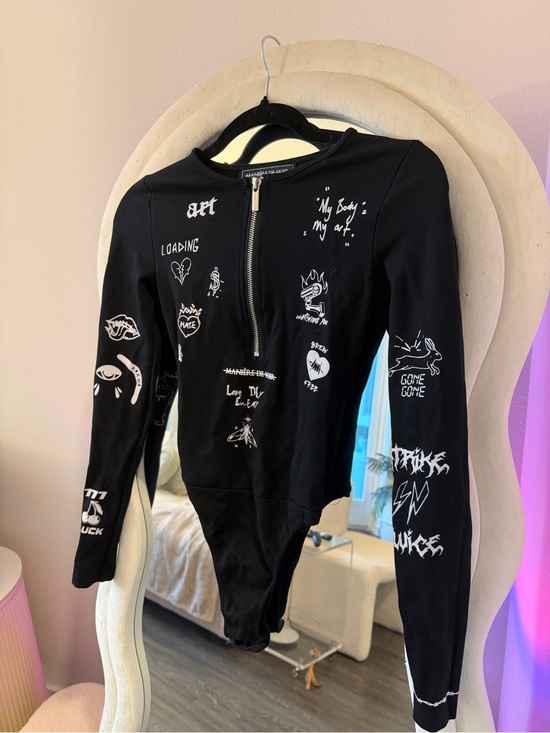 Maniere De Voir Tops - Maniere De Voir Black Graphic Zip-Front One-Piece Bodysuit